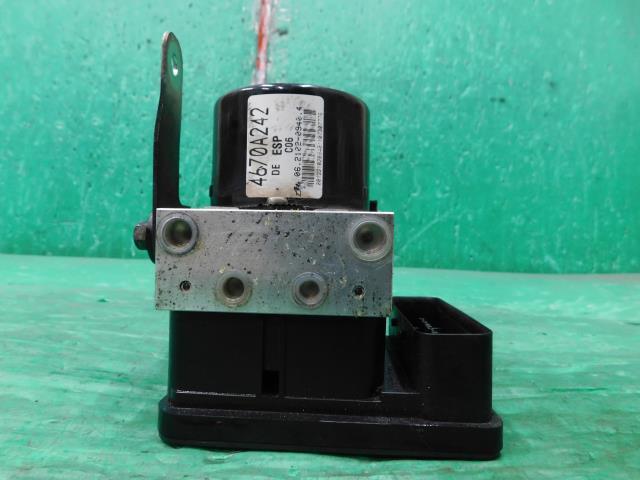 デリカD5 DBA-CV5W ABSアクチュエーター ローデスト G ナビパッケージ 8人 4B12 W23 4670A338拍卖