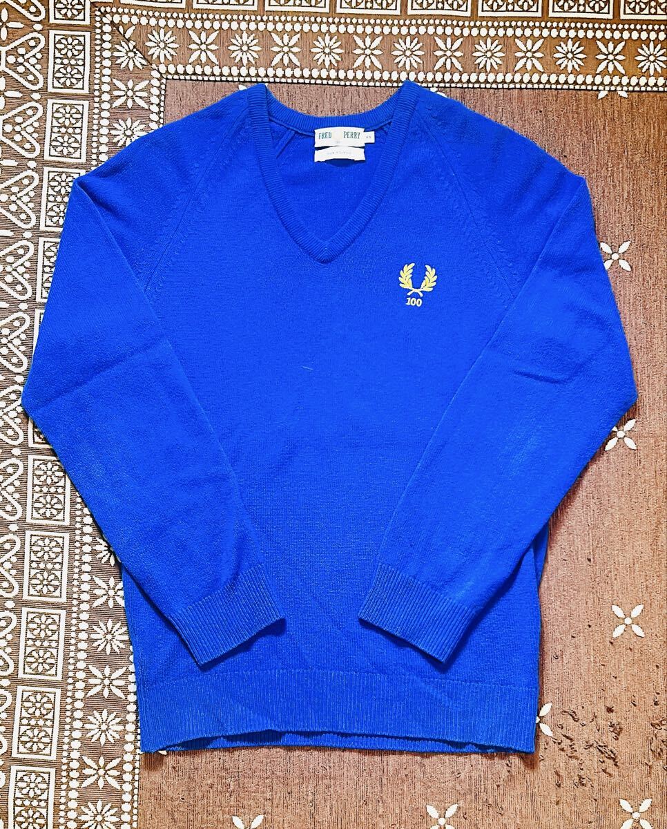 【希少・美品】FRED PERRY フレッドペリー 100周年 記念モデル Vネックニット XS ブルー×イエロー 刺繍ロゴ レアカラー Made in U.K.拍卖