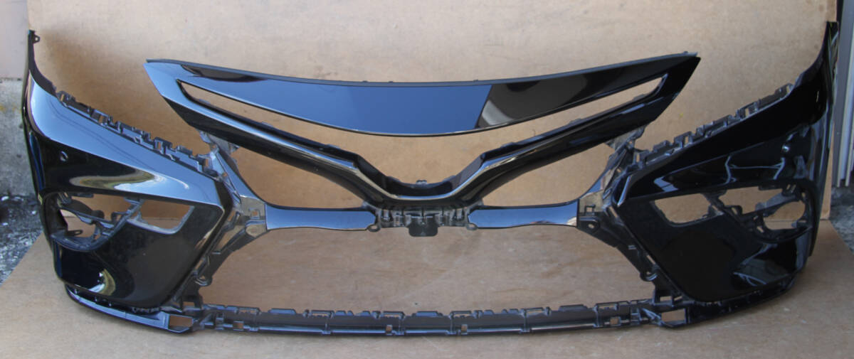 平成30年式 トヨタ カムリ(DAA-AXVH70) 純正フロントバンパー 52119-33B00 2119-3T939 カラーNO.218拍卖