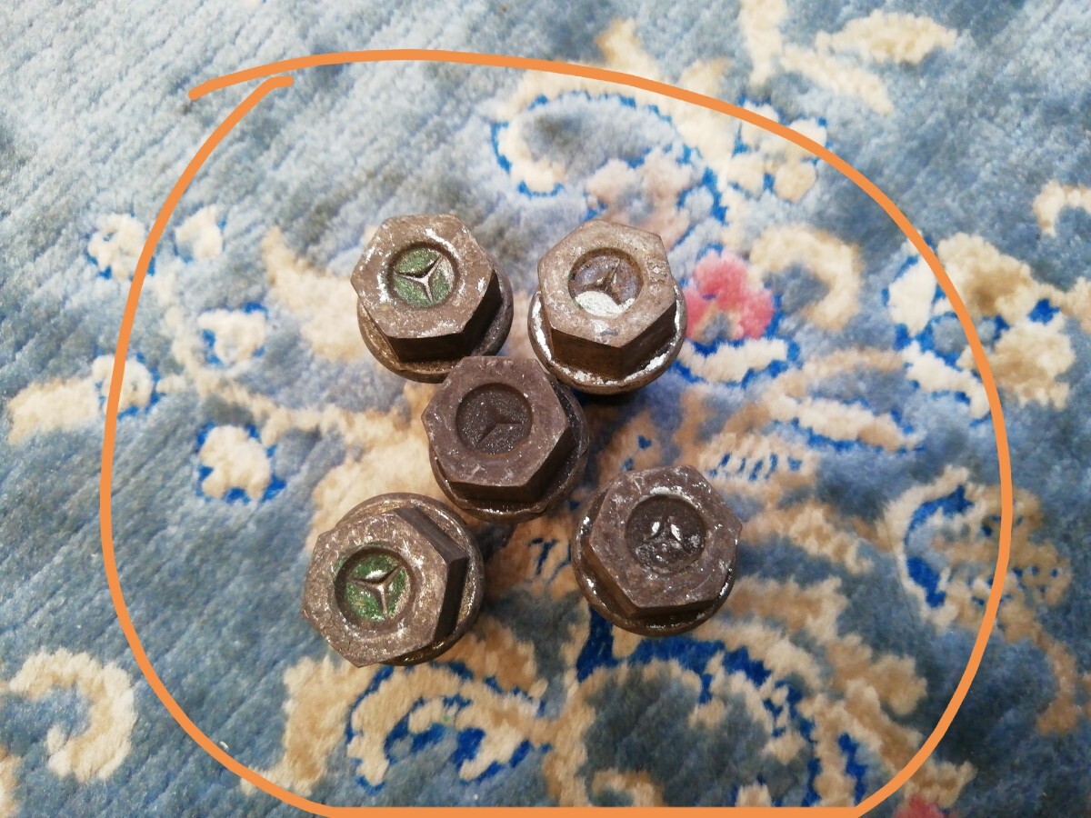 メルセデス・ベンツ 純正 W123 300D 300DT 280E 230E TE CE E スチールホイールナット ベンツマーク 画像で判断出来るプロの方拍卖