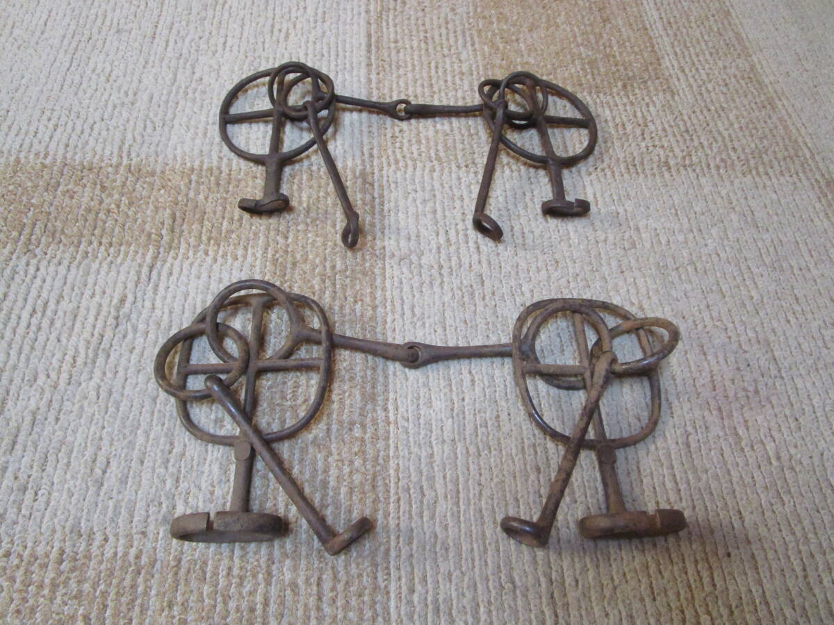 武家 武士 武具 馬具 鉄錆地 銜 はみ 2個 1個少々曲がり有 画像下にサイズ記載有 追加画像有 ヤマト着払い発送拍卖