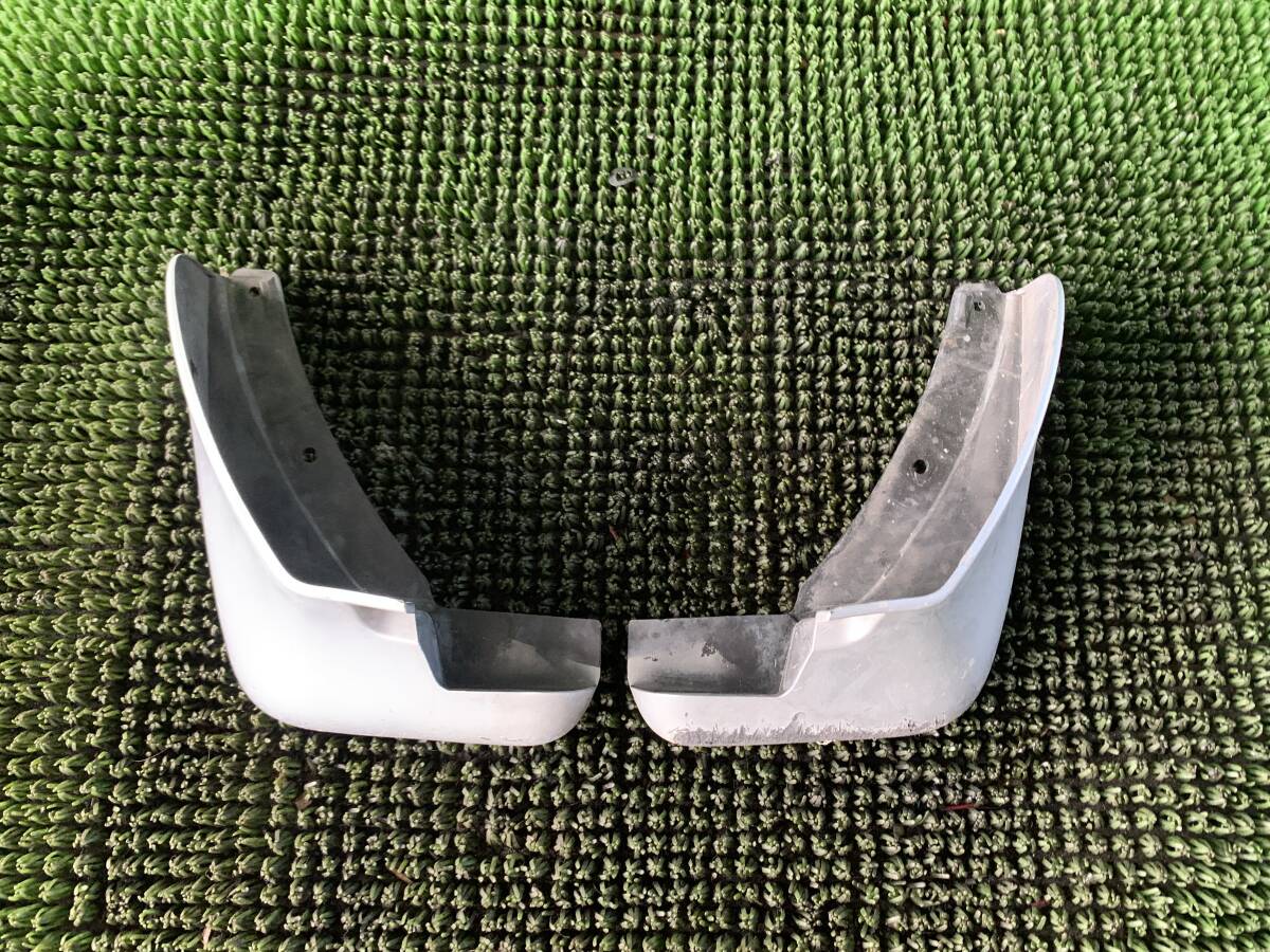 ●即決値段●日産 リーフ AZE0 フロント 泥よけ どろよけ カバー マッドガード 左右 カラー:K23拍卖