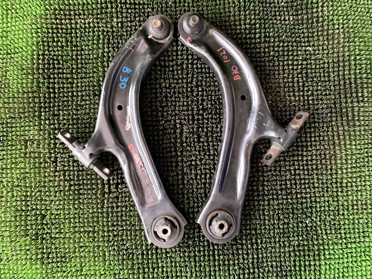 ●即決値段●ブーツ割れ● 251021 日産 ラフェスタ B30 純正 フロント ロアアーム 左右 ロワアーム拍卖