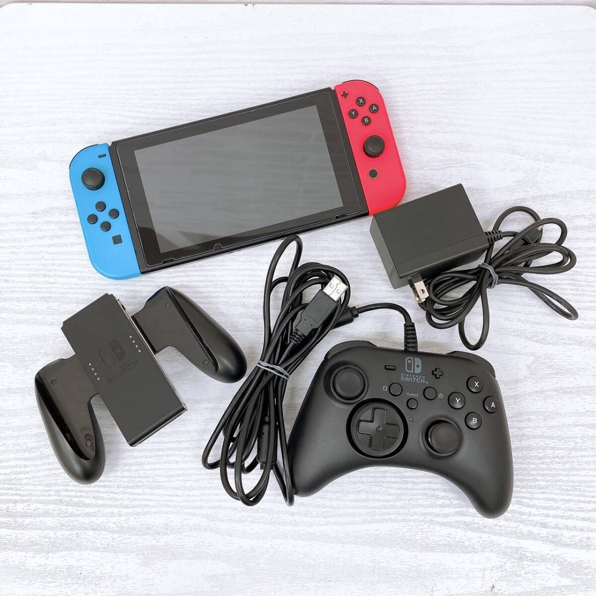 ニンテンドースイッチ HAC-001 本体 初期化済み HORIコントローラーおまけ 中古 長期保管品 現状品拍卖