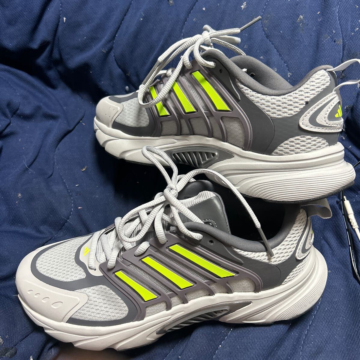 新品同様!現行24SS12月モデル!アディダス 軽量ランニングシューズ 撥水クリマクール バウンス25.5㎝定価11000円 送料600円拍卖