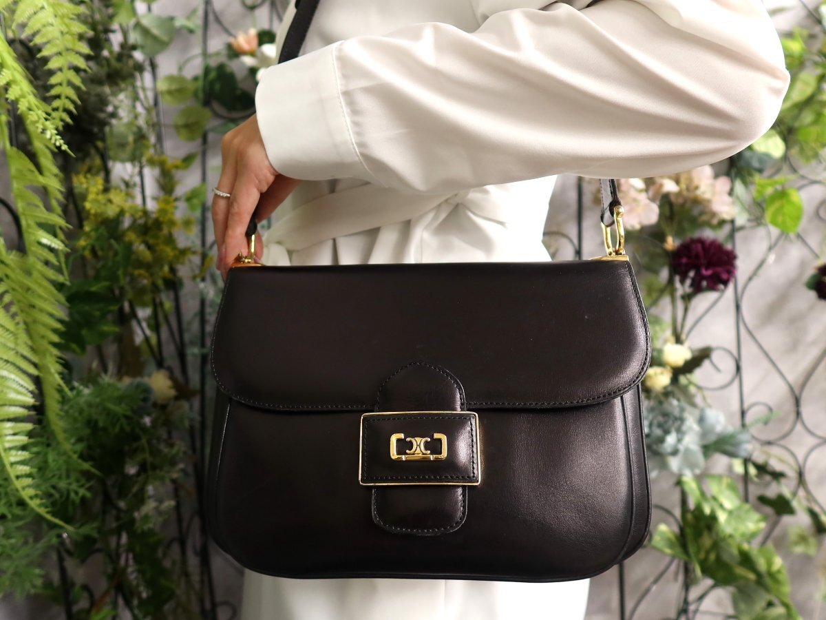 ●超美品●CELINE セリーヌ●フラップ●カーフ レザー 本革●ショルダー バッグ●ダークネイビー●ゴールド金具●収納 かばん●Js61534拍卖