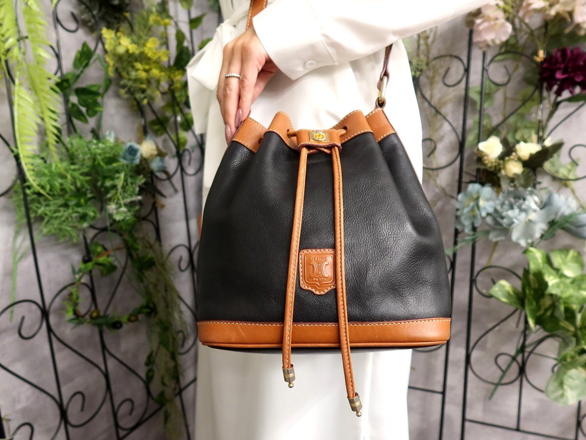 ●超美品●CELINE セリーヌ●カーフ レザー 本革●巾着 ショルダー バッグ●黒 キャメル●ゴールド金具●肩掛け●ヴィンテージ●Js61565拍卖