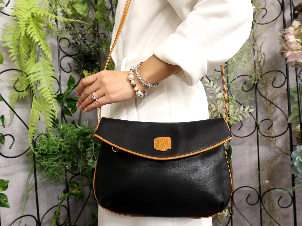 超美品●CELINE セリーヌ●ロゴ型押し●バイカラー●カーフ レザー 本革●ショルダー バッグ●黒 キャメル●ゴールド金具●肩掛け●Js61763拍卖