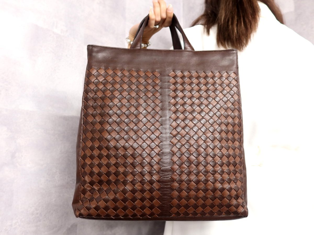 ●超美品●BOTTEGA VENETA ボッテガ ヴェネタ●メンズ●イントレチャート●ラム レザー 本革●ハンド バッグ●ダークブラウン●B5●Js61849拍卖