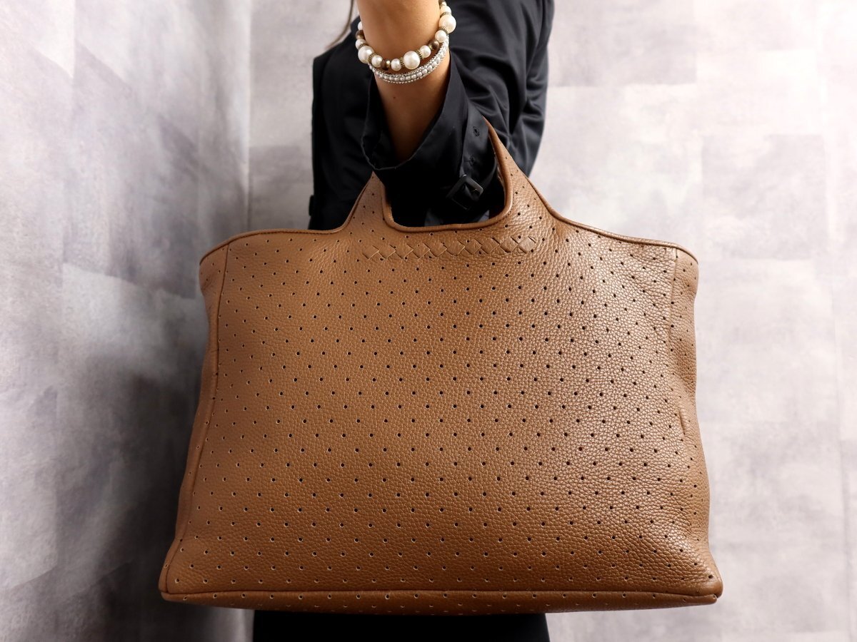 ●超美品●ボッテガ ヴェネタ●イントレチャート●パンチング●ディアスキン レザー 本革●ハンド トート バッグ●ブラウン●A4●Js61876拍卖