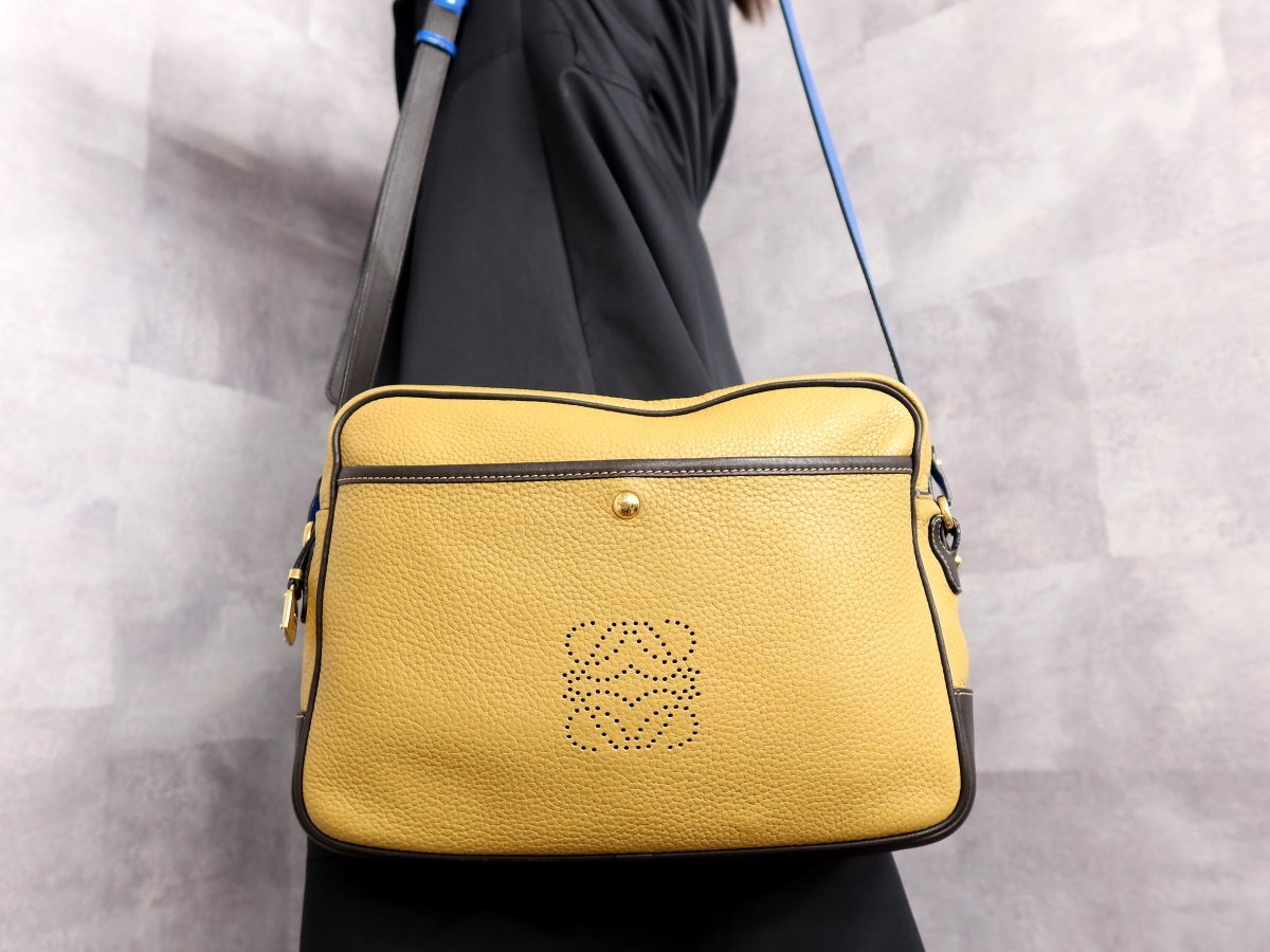 ●超美品●LOEWE ロエベ●ORO オロ●パンチング アナグラム●カーフ レザー 本革●ショルダー バッグ●ブラウン系●ゴールド金具●Js61872拍卖