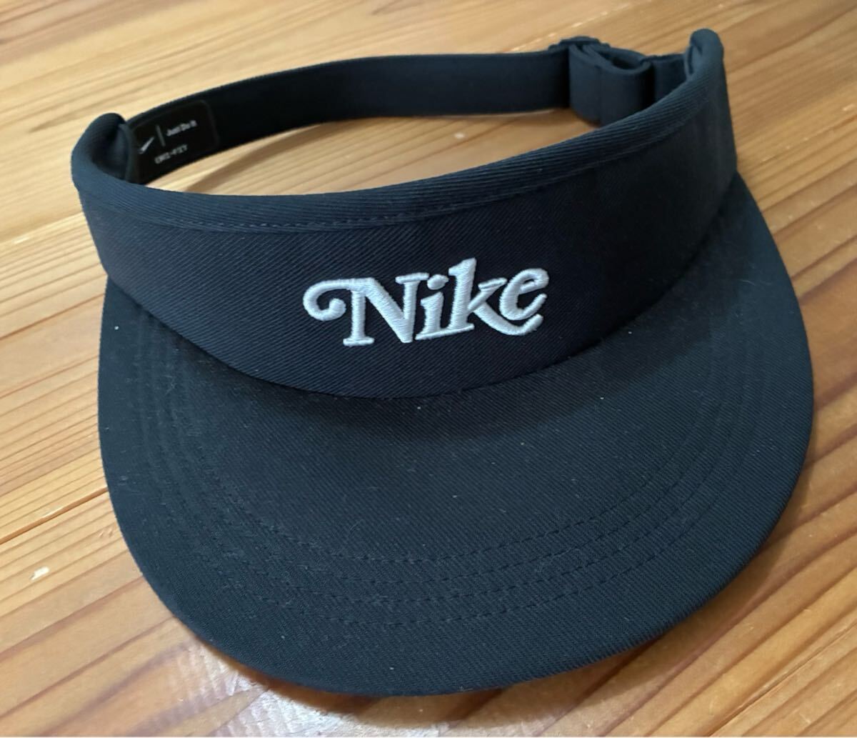NIKE サンバイザー  美品 ゴルフサンバイザー  帽子 サンバイザー 黒 ブラック ナイキ  GOLF ゴルフウェア つば広 DLY FIT拍卖