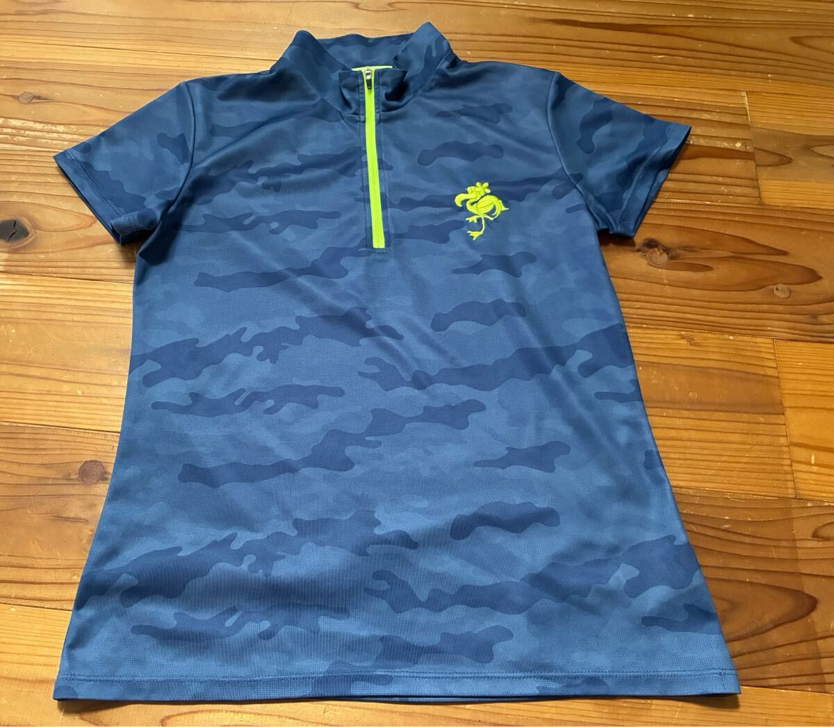 送料込み!! Kiss Mark ハーフジップ 半袖Tシャツ Mサイズ 迷彩 カモフラージュ GOLF ゴルフウェアー キスマーク 154−162センチ拍卖