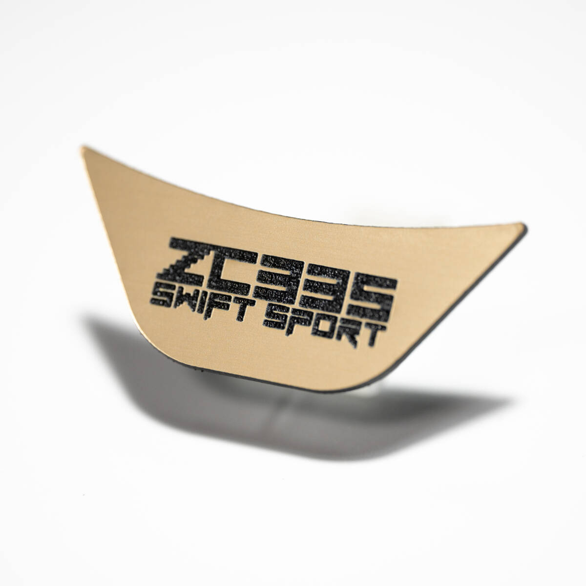 スズキ スイフトスポーツ ZC33S用 ステアリング ロゴプレート ゴールド拍卖