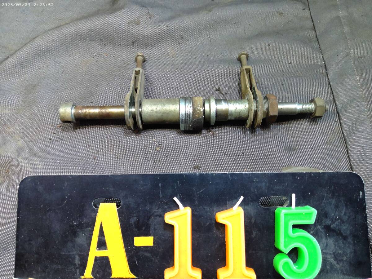 当時物のヤマハのHS1から外しました。リアホイールのアクスルシャフト拍卖