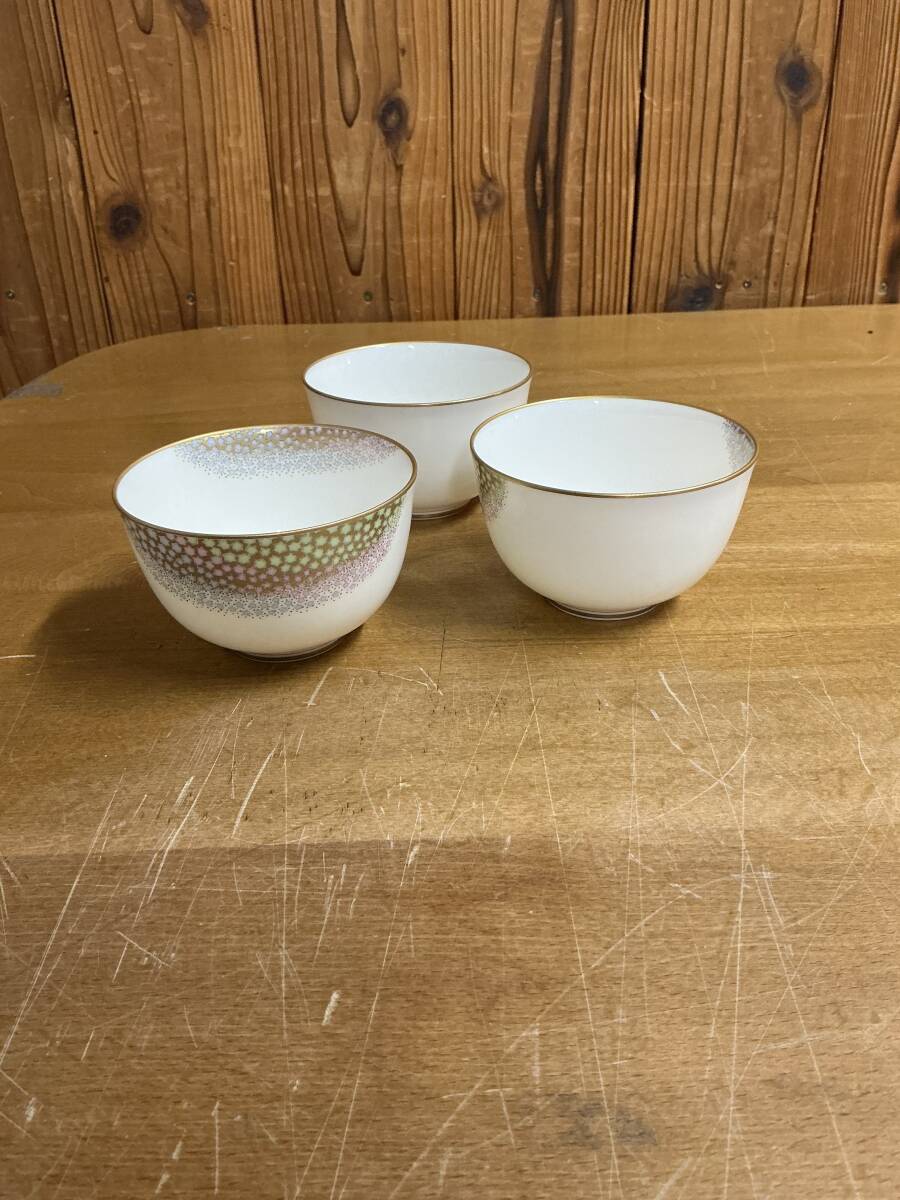 香蘭社 湯呑み 酒器 ぐい呑み 3客 金彩絵付 未使用保管品拍卖