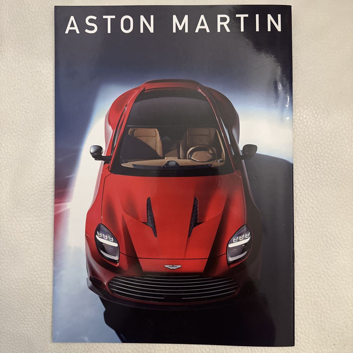 アストンまーて アストンマーティン 最新冊子 拍卖