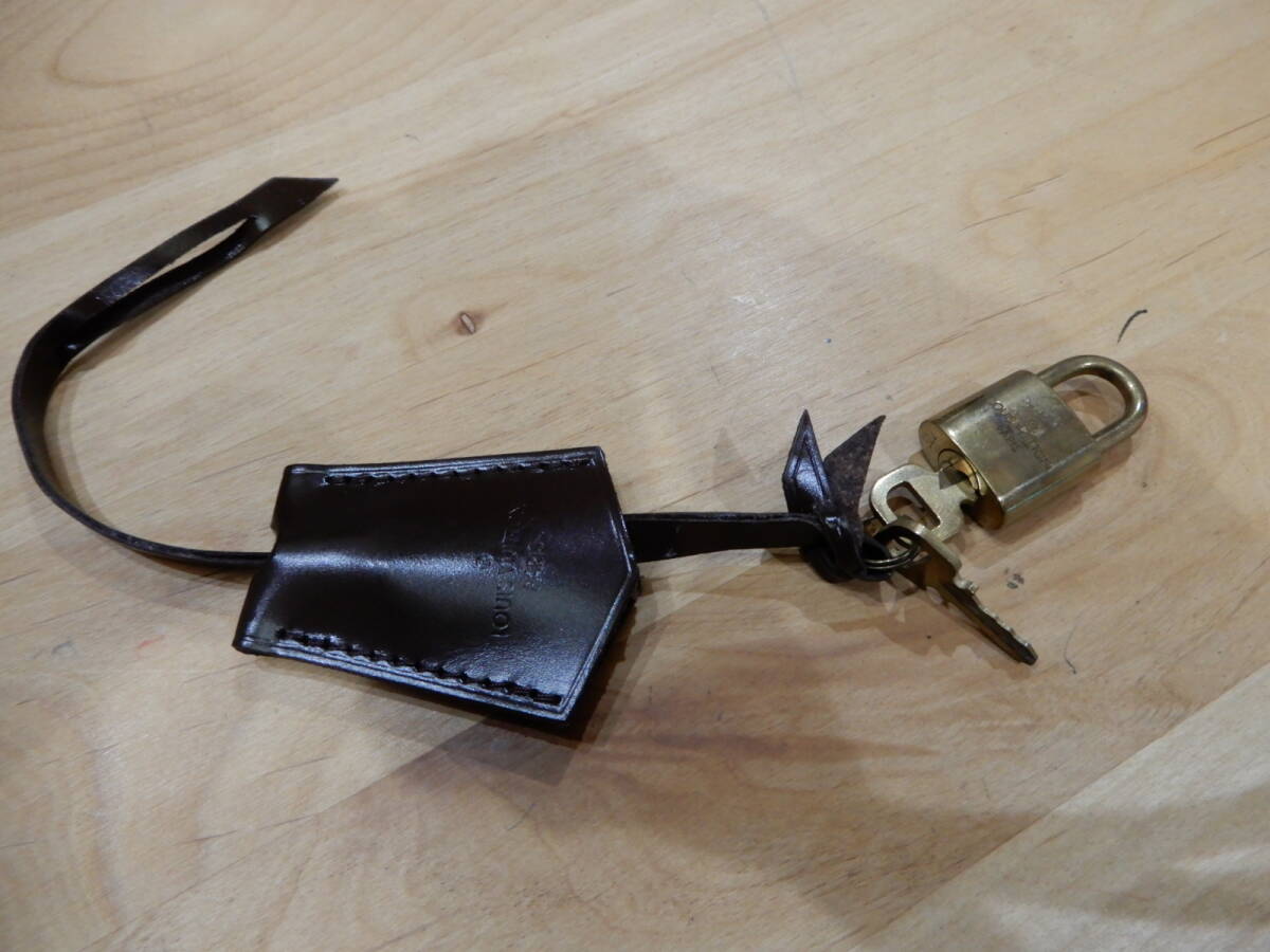 LOUIS VUITTON  南京錠 鍵 カデナ 拍卖