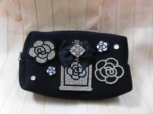 758 ビーズが花の形できれいなポーチ拍卖