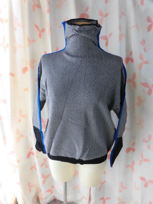 999 TRUBE腕にラインのセーター サイズM位拍卖