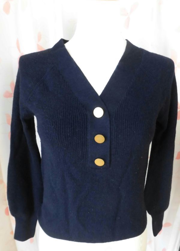 911 NOBLEゴールドのボタンがおしゃれなセーター サイズM位拍卖