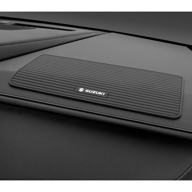 スズキ SUZUKI 鈴木 滑り止めパッド 車のダッシュボード粘着パッド 車ロゴあり メタルロゴ 車内アクセサリー 置物パッド 5色選択拍卖