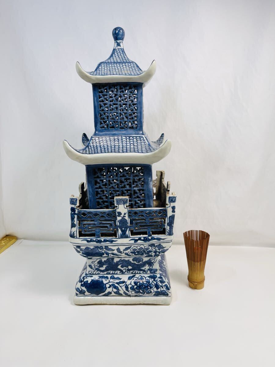 【B274】清時代 古染付 仏塔 舍利塔 「大清乾隆年製」在銘 共箱 仏教古美術 仏教用品 供養品 細密絵 極細工 賞物 置物 時代物 中国古美術 拍卖