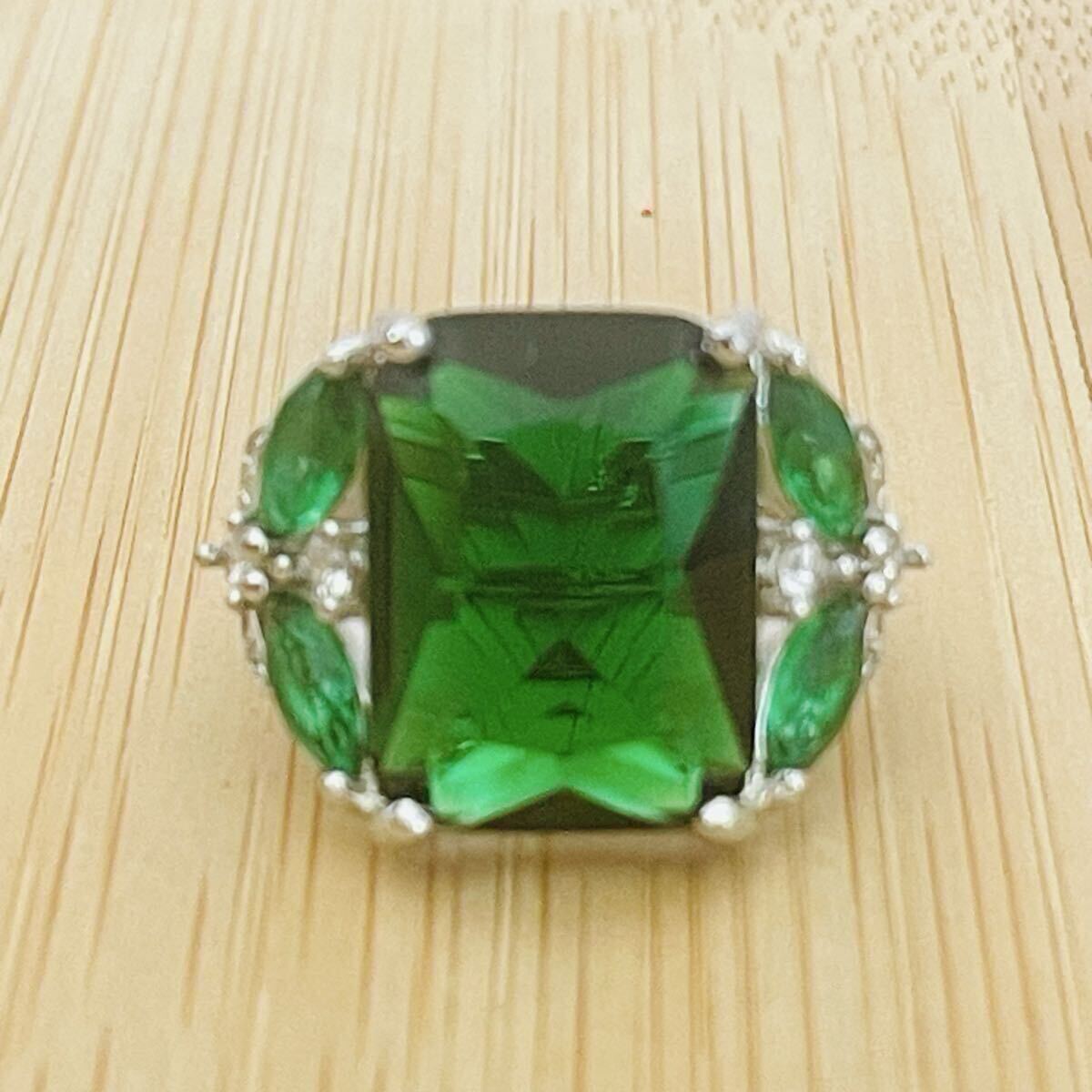☆匿名配送☆送料無料☆エメラルド?昭和リング ヴィンテージ サイズ15.5号拍卖
