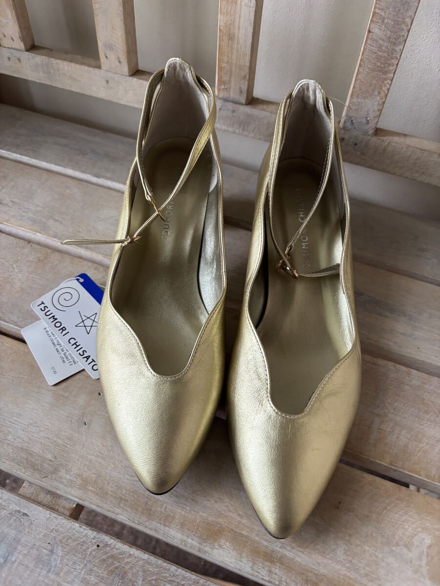 新品ツモリチサト TSUMORI CHISATO★17,600円 ストラップパンプス 24.5cm ゴールド拍卖