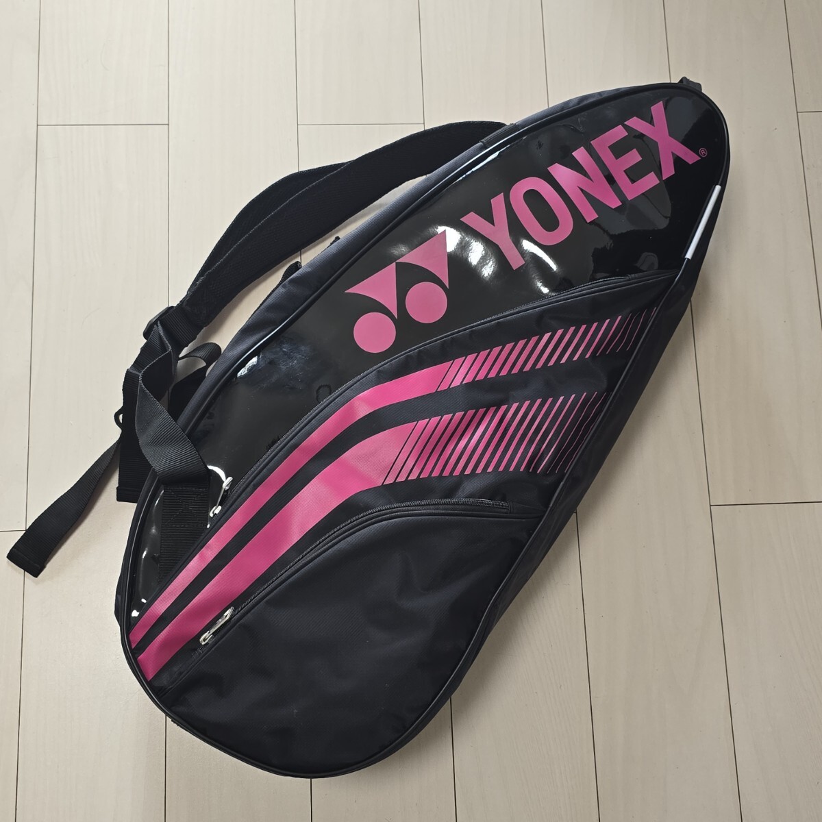 YONEX 3way テニスラケットバッグ 6本収納 ブラック×マゼンダ拍卖