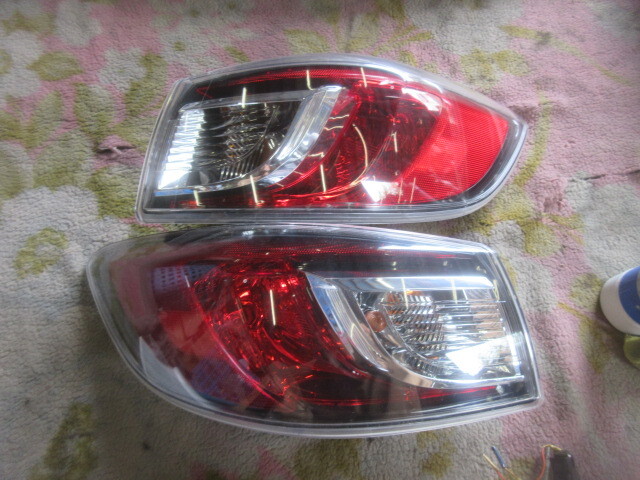 ★R7A9299 BL5FP アクセラ 純正左右テールセット スタンレーP8524 磨き済み 綺麗 修理やストック等に拍卖