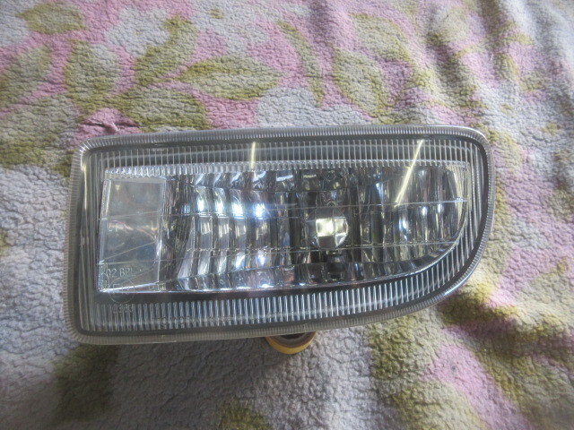 ★R7A9310 VCH10W グランドハイエース 純正左フォグランプ コイト60-68 修理やストック等に拍卖