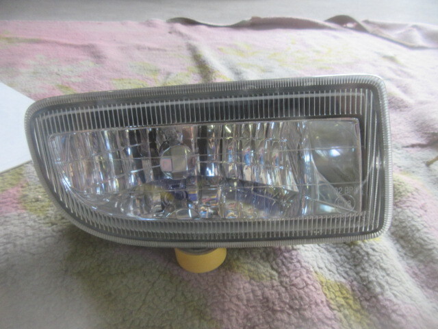 ★R7A9311 VCH10W グランドハイエース 純正右フォグランプ コイト60-68 修理やストック等に拍卖