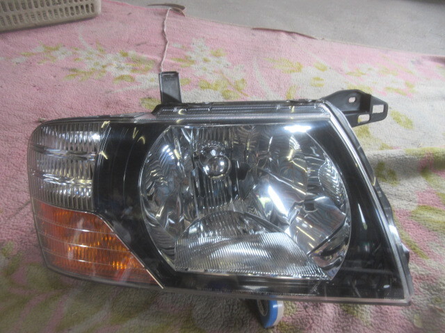 ★R7A9364 V63W パジェロ 純正右ヘッドライト コイト100-87419 修理やストック等に拍卖