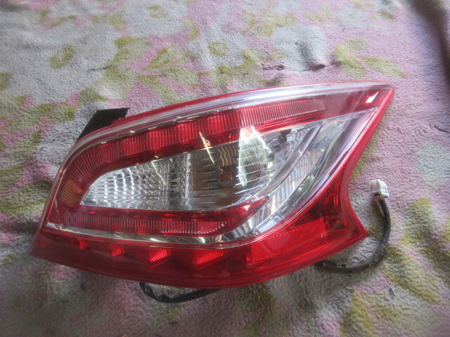 ★R7Y367 L33 ティアナ 純正右テール コイト220-17791 点灯確認済 修理やストック等に拍卖
