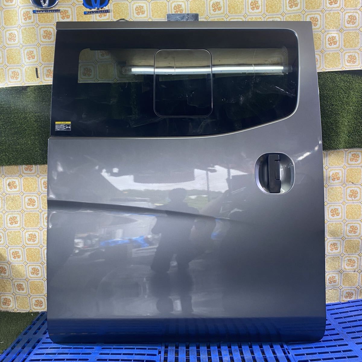 キャラバン E26 NV350 CARAVAN《VR2E26》右スライドドア 右ドア スライドドア ドア 右 R 13-10-25 《色 KAD》拍卖