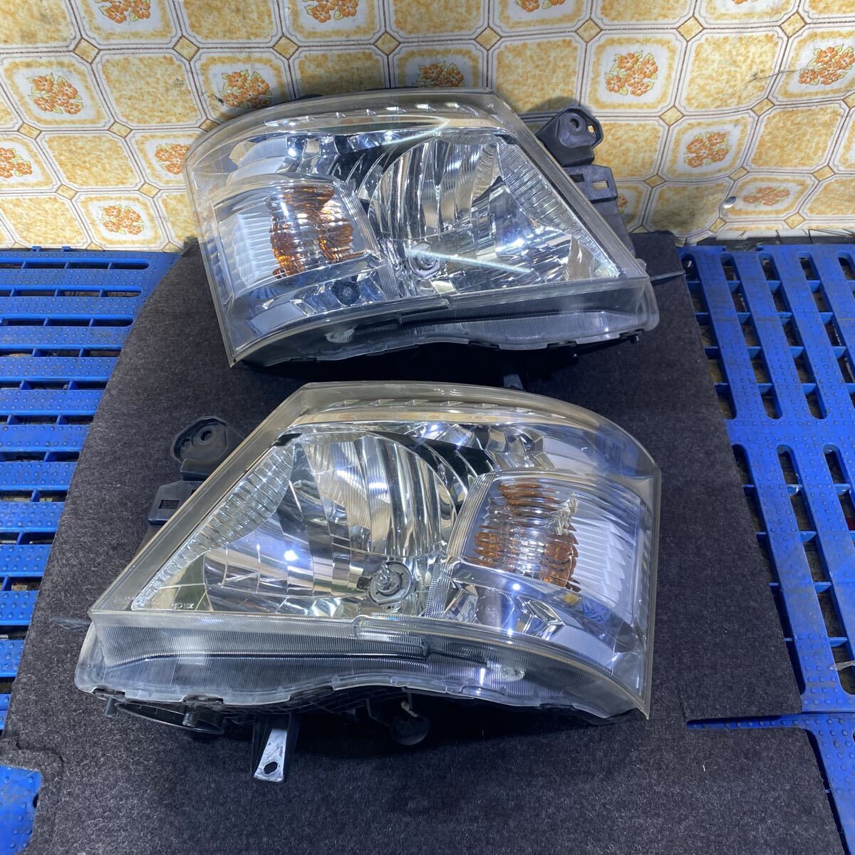 キャラバン E26 NV350《VR2E26 CW8E26》右左セット ヘッドライト ヘッドランプ 右ヘッドライト 左ヘッドライト LR H021 14-10-25拍卖