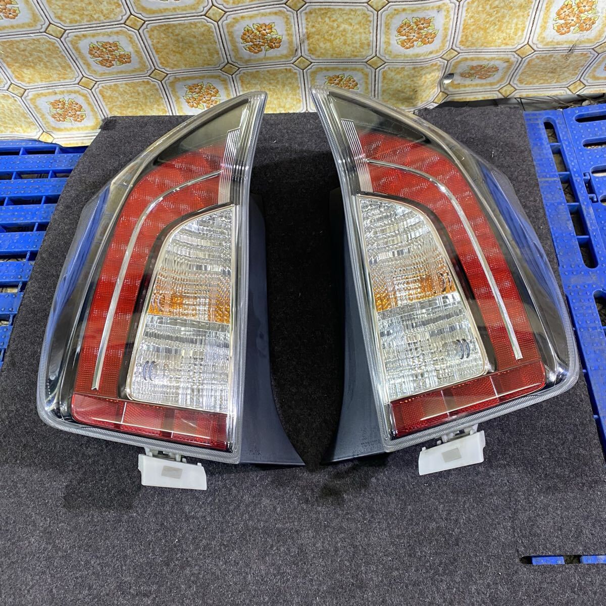 プリウス 30 PRIUS 《ZVW30》G‘s 右左セット テールランプ テールライト 右テールランプ 左テールランプ 右左 RL  47-55 18-10-25拍卖