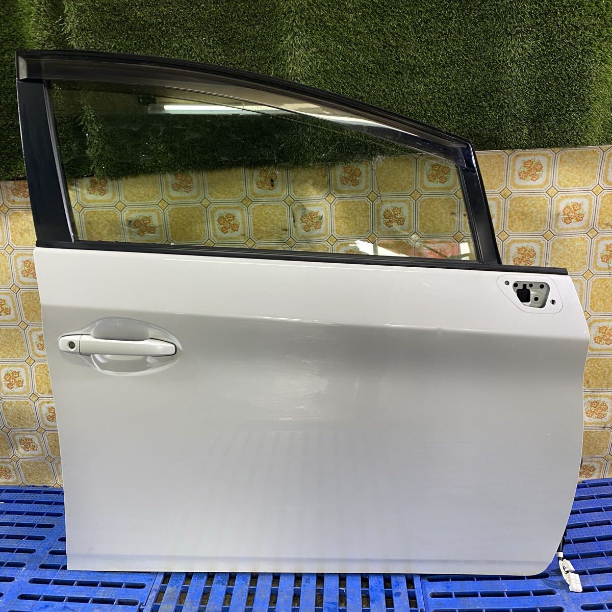 プリウス 30 PRIUS 《ZVW30》G‘s 右フロントドア 右ドア フロントドア 右 R 18-10-25 《色 070》拍卖