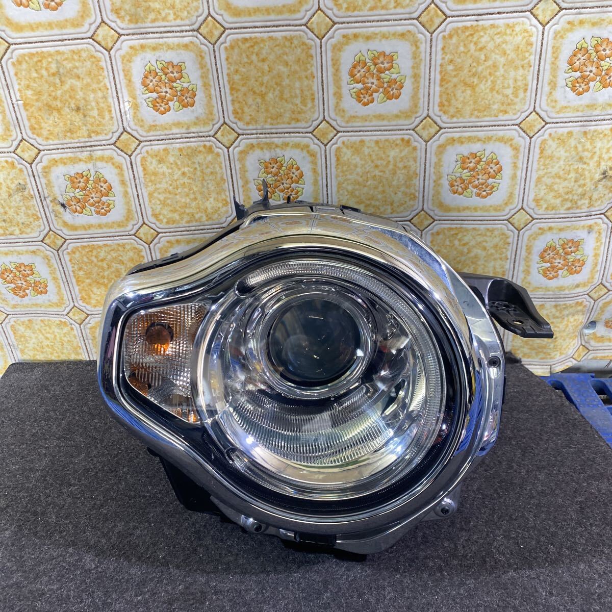 ハスラー HUSTLER 《MR31S MR41S》右ヘッドライト 右ヘッドランプ ヘッドライト ヘッドランプ 1874 右 R 21-10-25 拍卖
