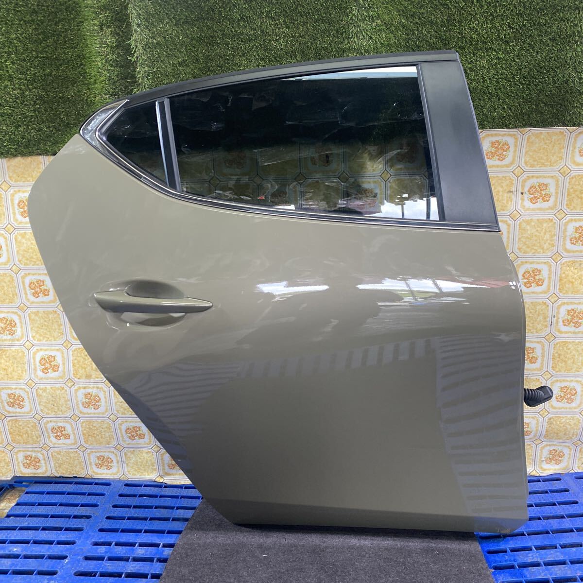 マツダ3 MAZDA 3《BP5R BP5P BP8P BPFP》右リアドア 右ドア リアドア ドア 右 R Door 25-10-25 《色 48T》拍卖