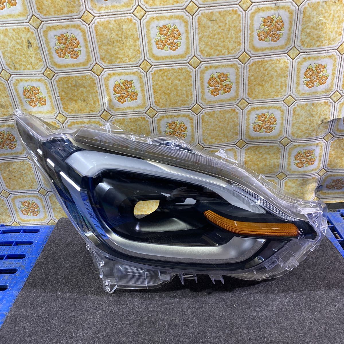 シエンタ 10 SIENTA 《MXPL10 MXPL15》右ヘッドライト 右ヘッドランプ フロントのみ 31-10-25拍卖