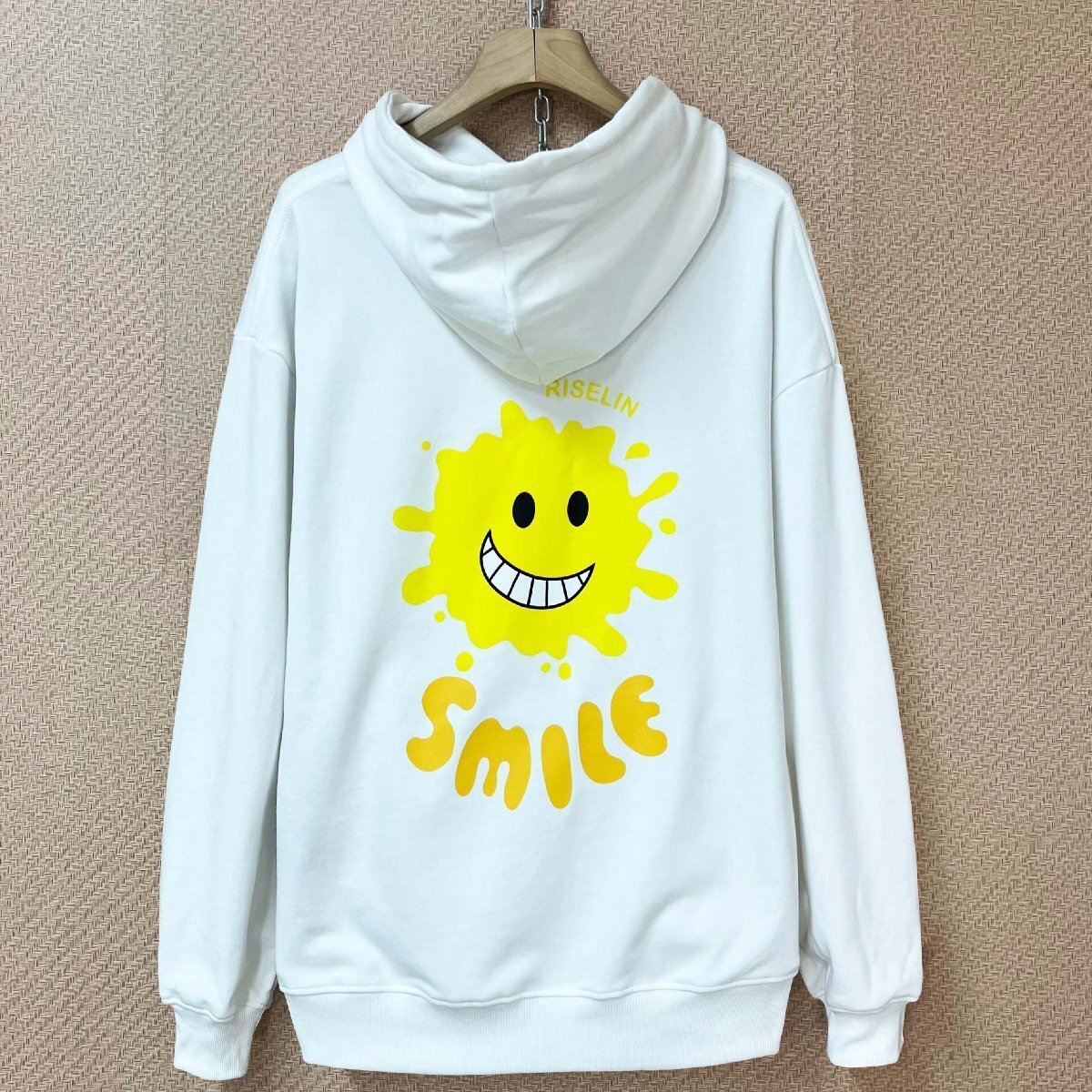 人気ヨーロッパ製※定価4万◆ブルガリア発※RISELIN パーカー コットン100% ソフト 保温 ゆったり 笑顔柄 面白い スウェット 普段着 L/48拍卖