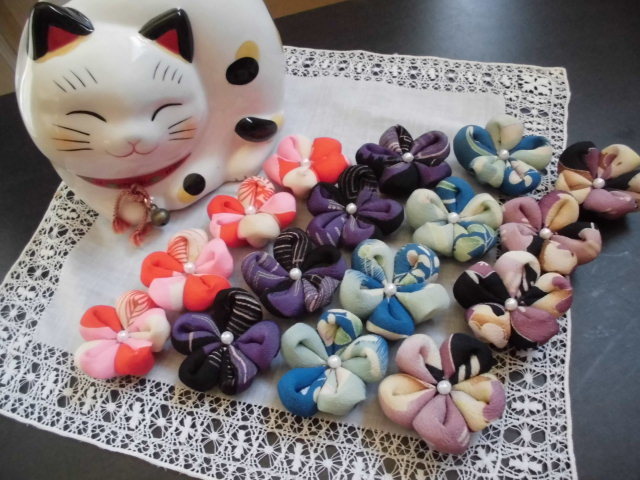 粋な色合いの《ちりめん花》1セット(2個)正絹、ちりめん布、プレゼントにも、アイデア次第で色々と、、拍卖