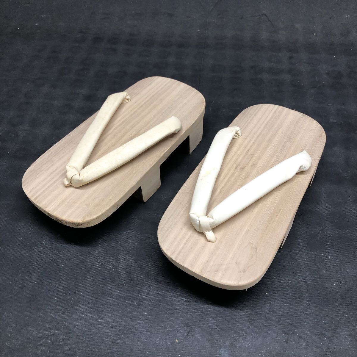 H3593 木製 下駄 和装小物 男物 男性用 白鼻緒 実寸約24㎝拍卖