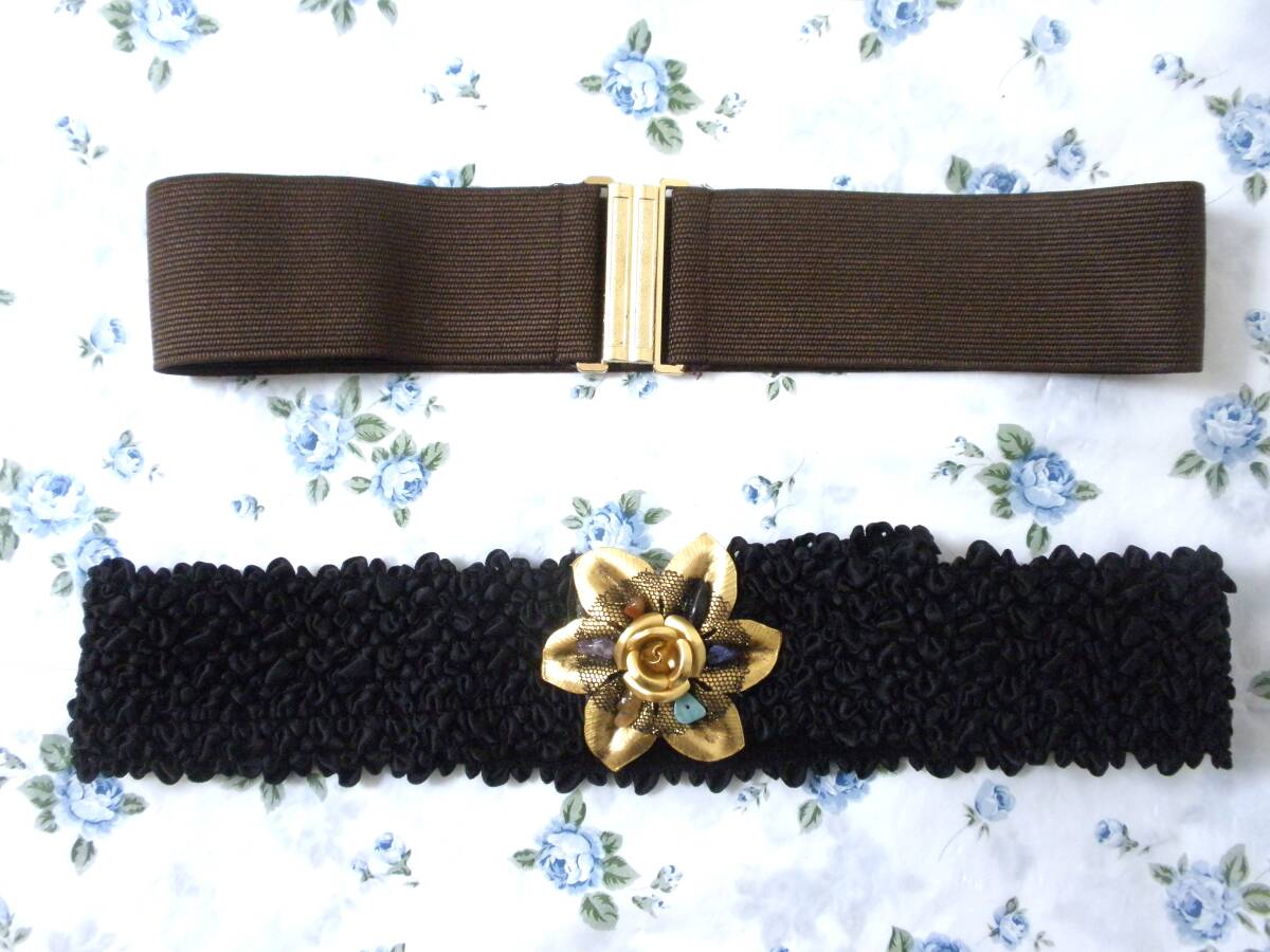 2本組 ゴムベルト 黒 ゴールド 花 茶 フリーサイズ ベルト バックル★レトロ クラシカル 古着 ドレス 小物 セット まとめて拍卖