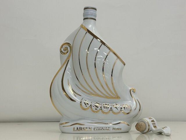 WW341-S3-18586 未開栓 LARSEN ラーセン コニャック シップ 陶器ボトル 重量約1310g 現状品3拍卖