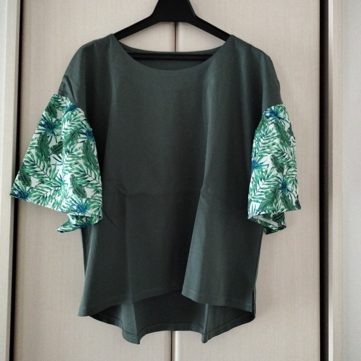 Mサイズ 新品 レディース 半袖 カットソー モスグリーン Tシャツ ミセス ショート丈 袖切替 送料無料 匿名配送拍卖