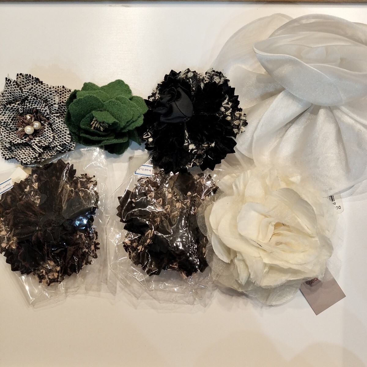 新品 未使用 コサージュ まとめ売り 7個セット ミセス レディース 黒 緑 ベロア 白 お花 レトロ 昭和拍卖