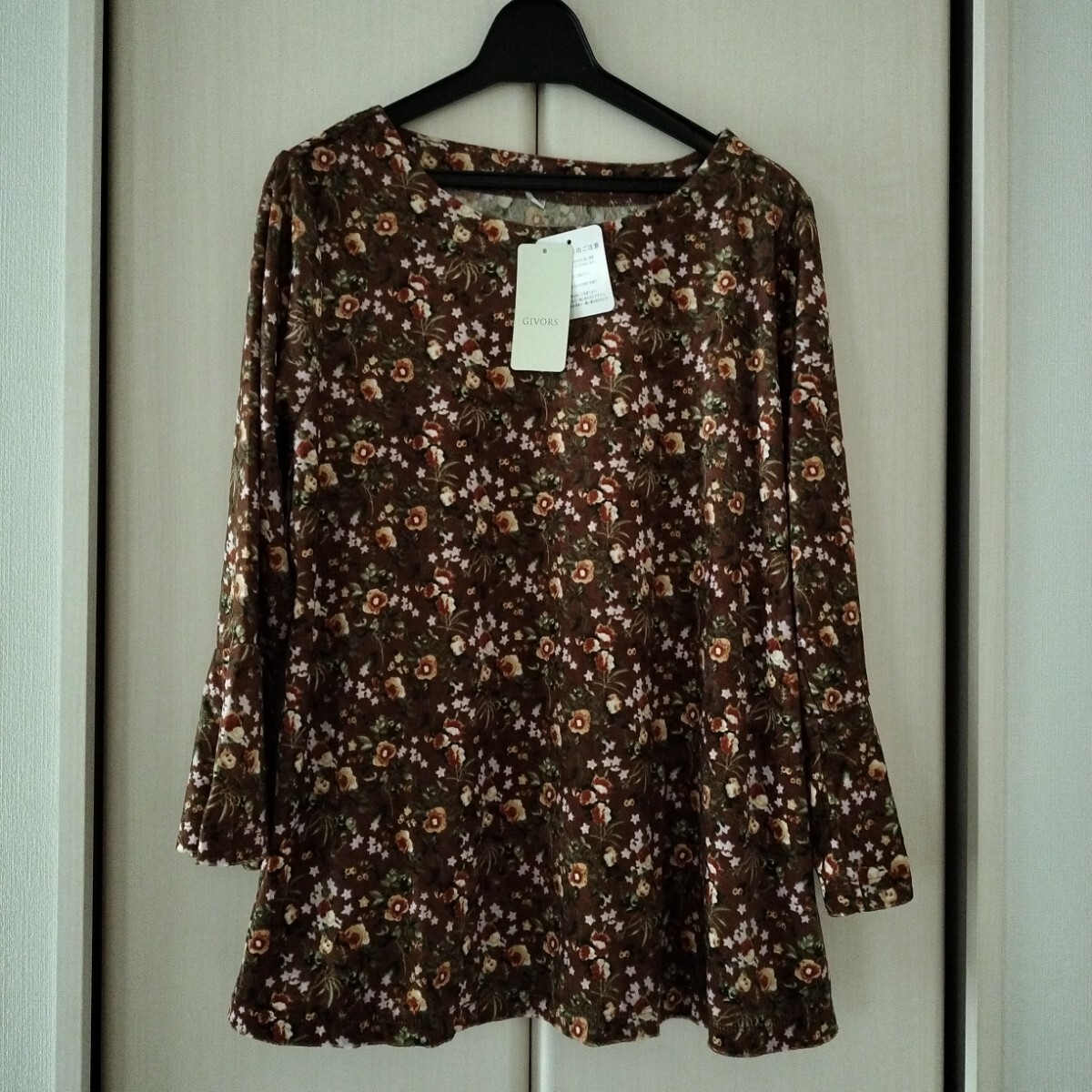 【Mサイズ 】新品タグ付き GIVORS ジボール 秋冬 小花柄 ベロア 長袖カットソー 秋冬 レディース ミセス 茶系 送料無料 匿名配送拍卖